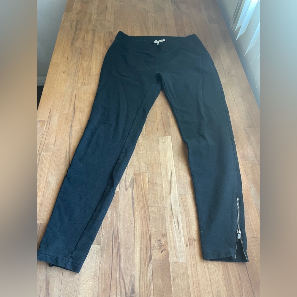Banana Republic Black Stretchy Zip Ankle Pants, Small.